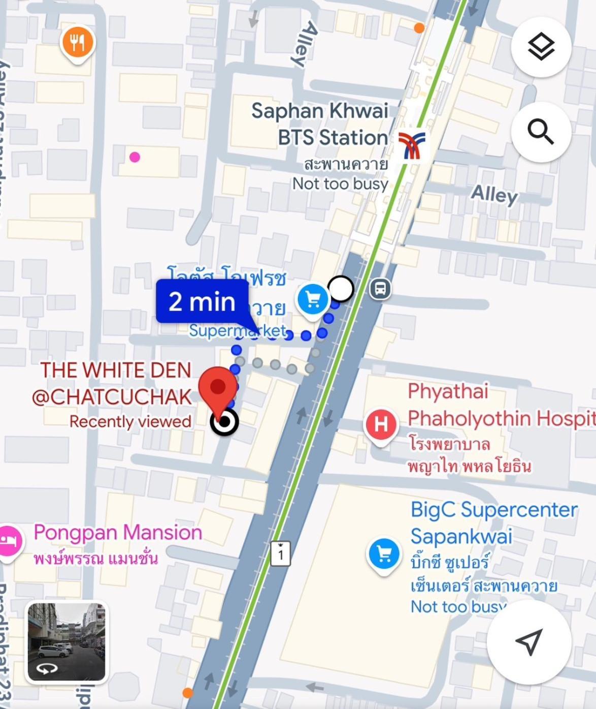 The White Den Chatuchak Hostel