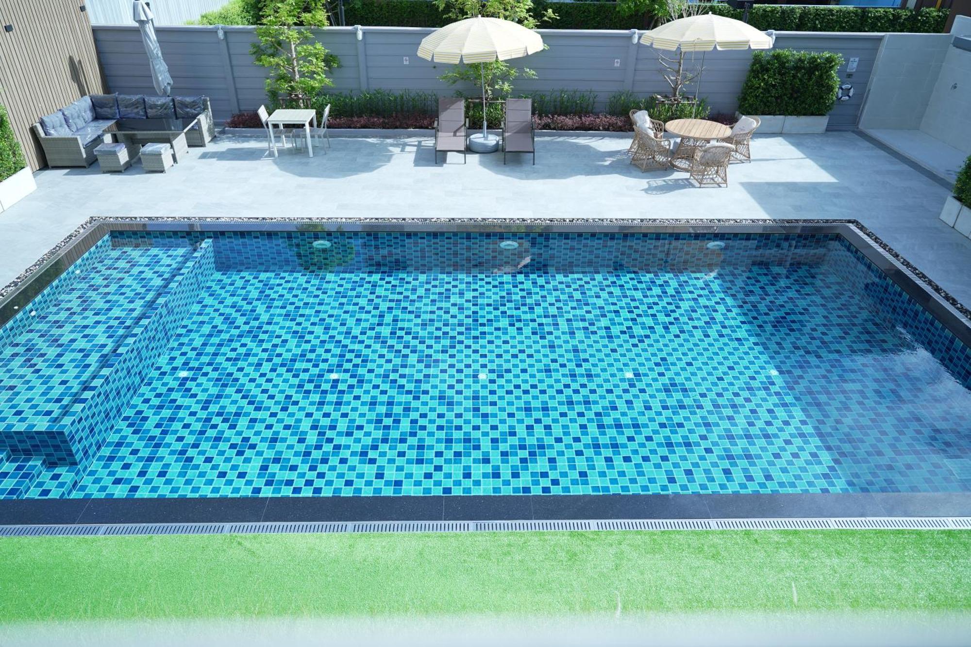 Three Seasons Bangkok Hotel 5*
