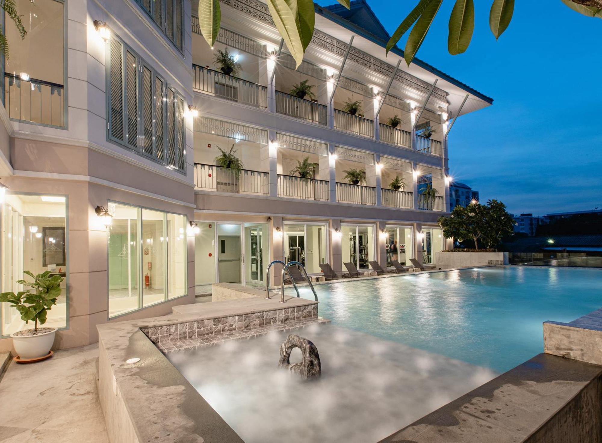 Siam Tharadol 4*