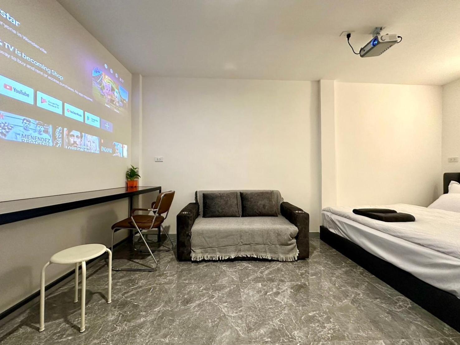 Hostel The White Den Chatuchak *