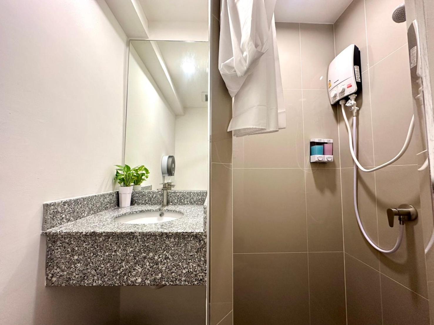 Hostel The White Den Chatuchak *