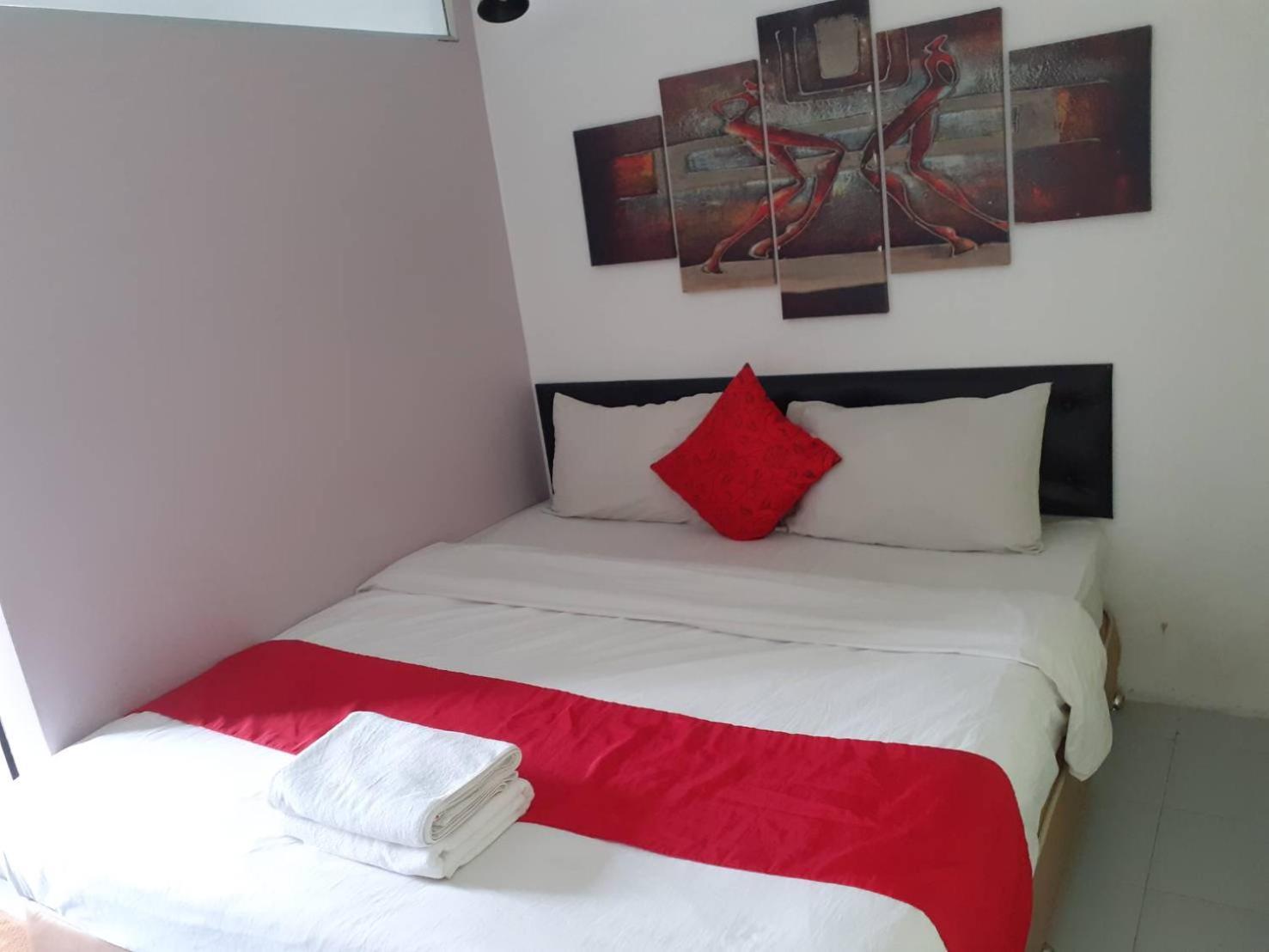 Hotel Casa Picasso Near Chabad House 2*