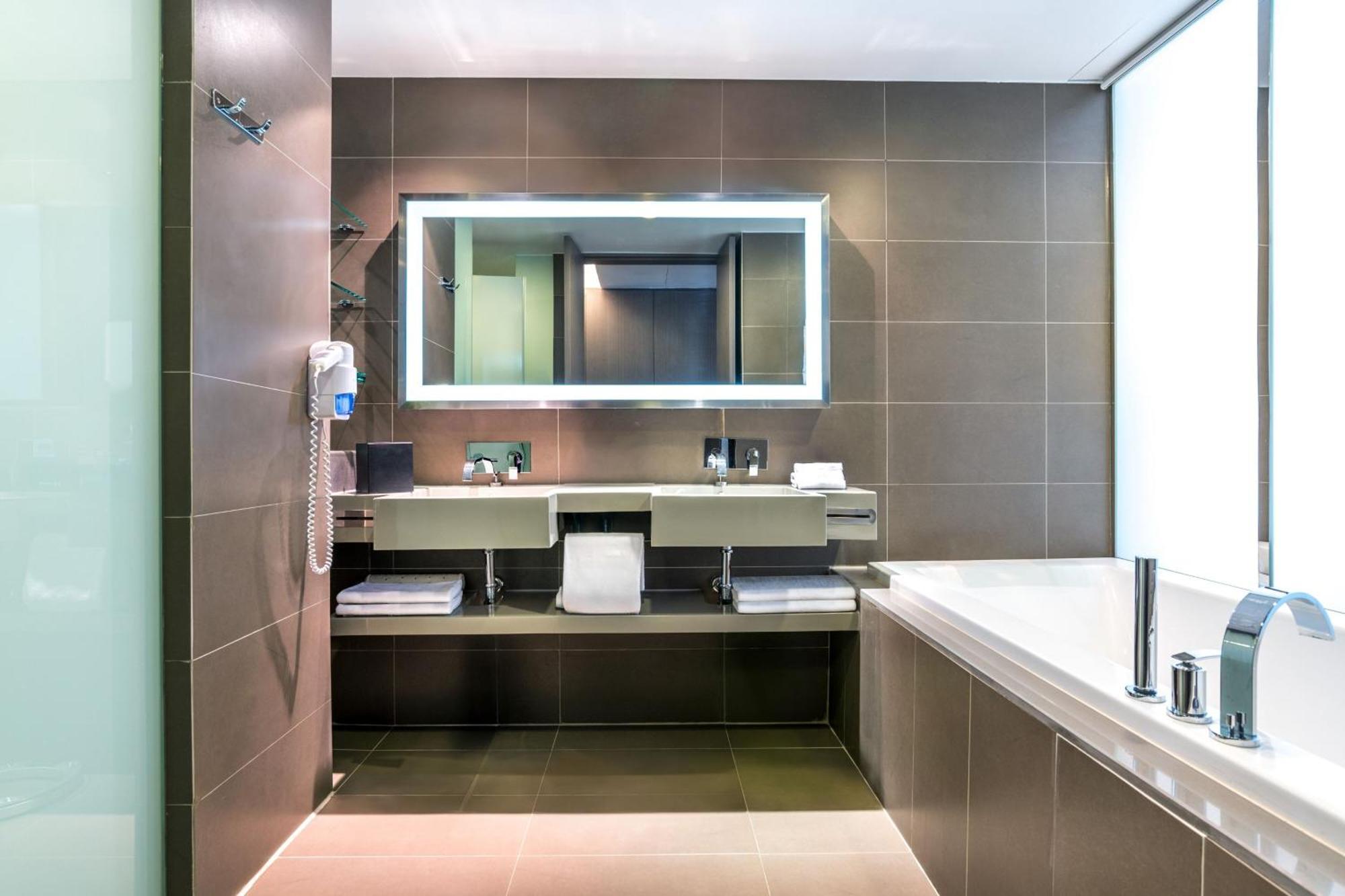 Novotel Ploenchit Sukhumvit - Sha Extra Hotel