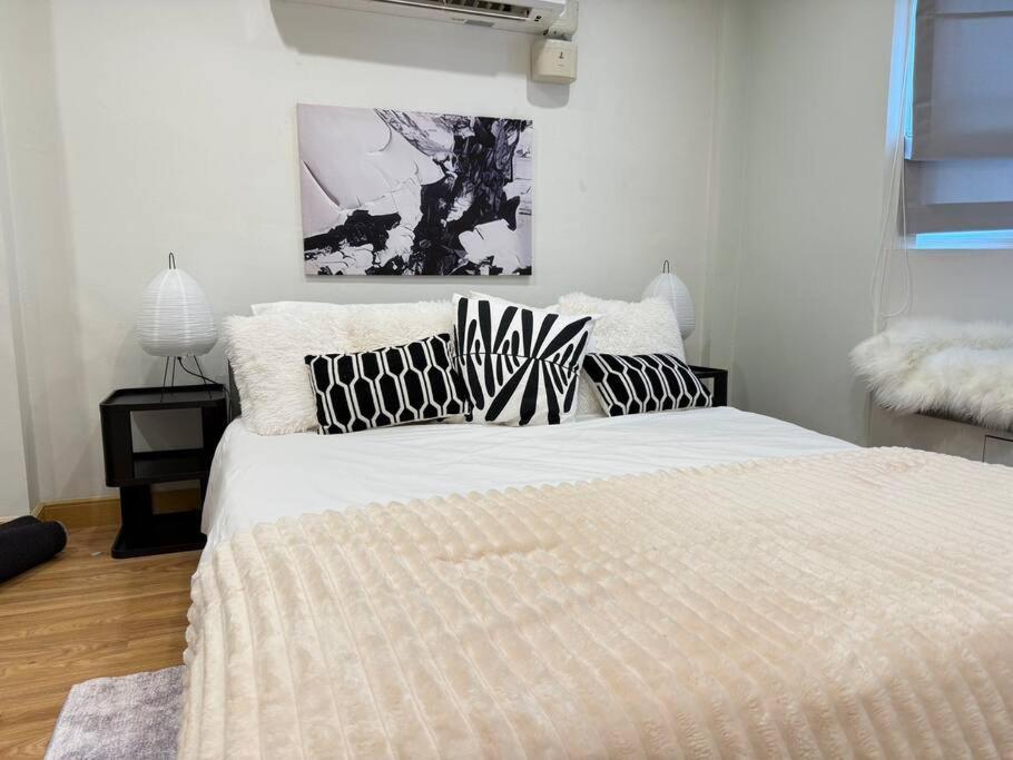 Holiday home Huge 4 Story Japanese House Sleeps 9 Center