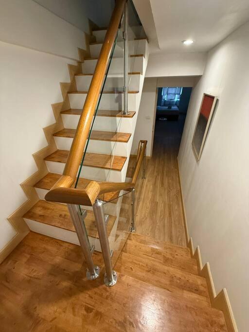Huge 4 Story Japanese House Sleeps 9 Center