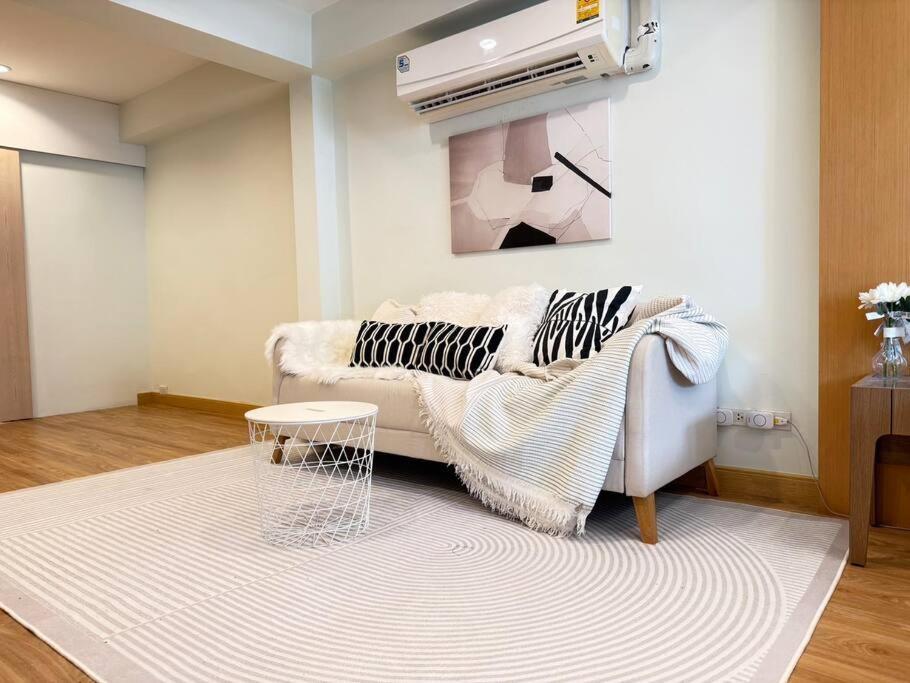 Huge 4 Story Japanese House Sleeps 9 Center * Bangkok