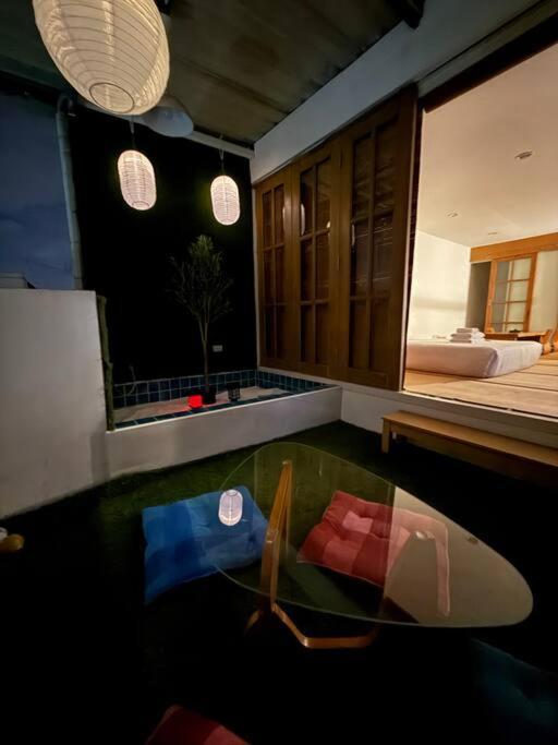 Huge 4 Story Japanese House Sleeps 9 Center