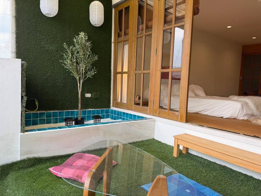 Huge 4 Story Japanese House Sleeps 9 Center *