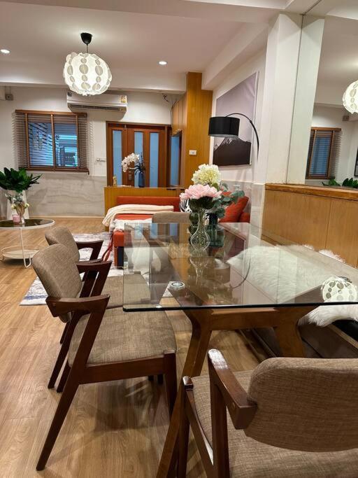 Huge 4 Story Japanese House Sleeps 9 Center Bangkok
