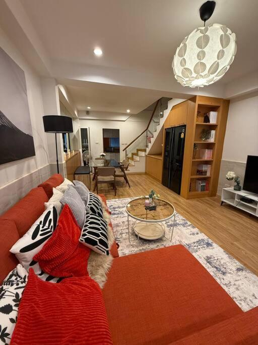 Huge 4 Story Japanese House Sleeps 9 Center Holiday home Bangkok