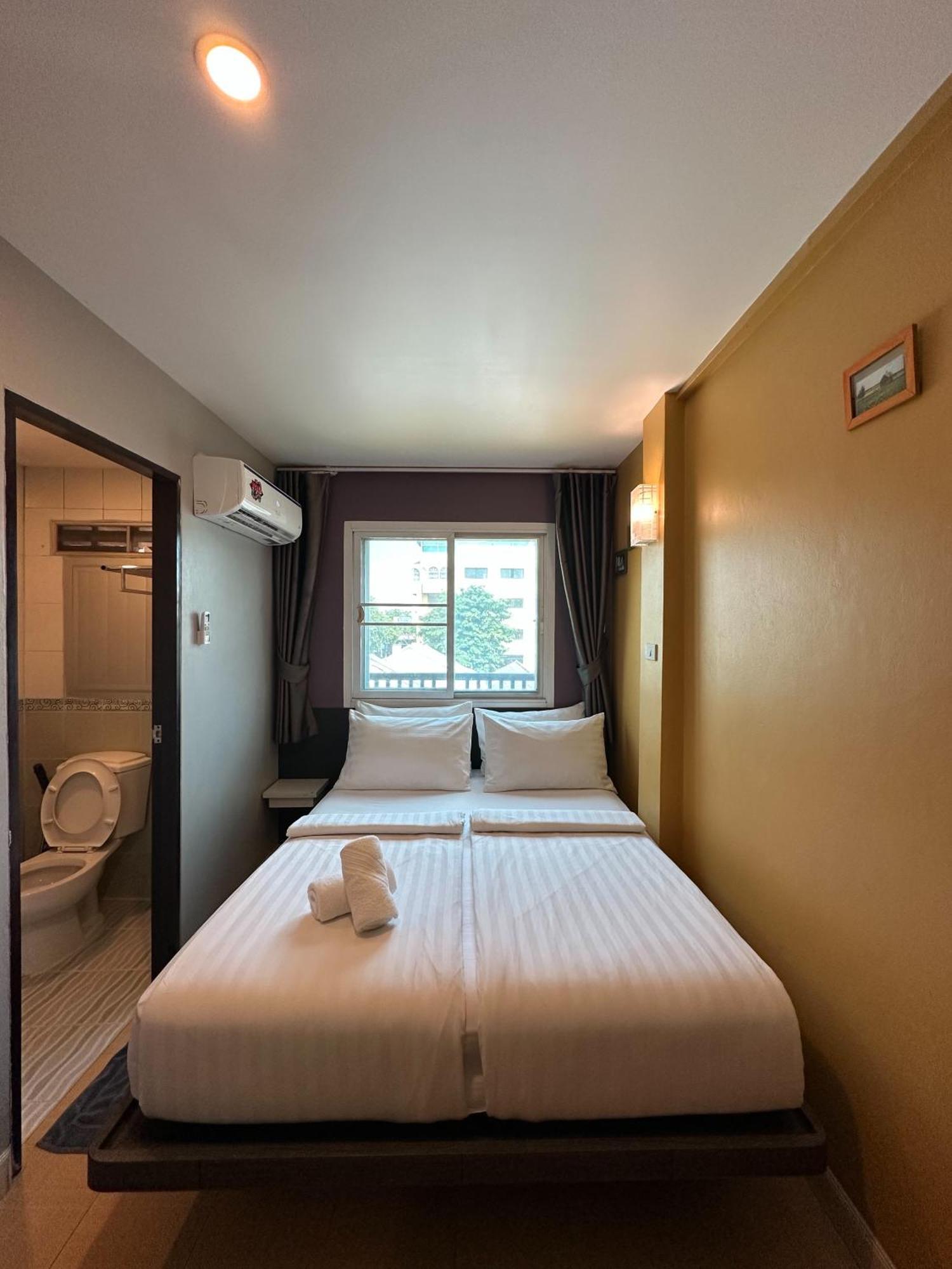 Bbhouse Phra Athit Guest house