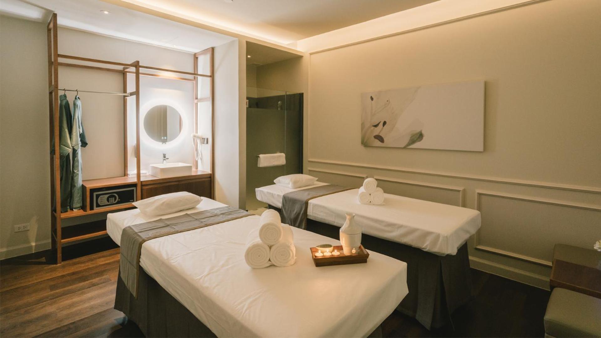 Hotel Grande Centre Point Surawong 5*
