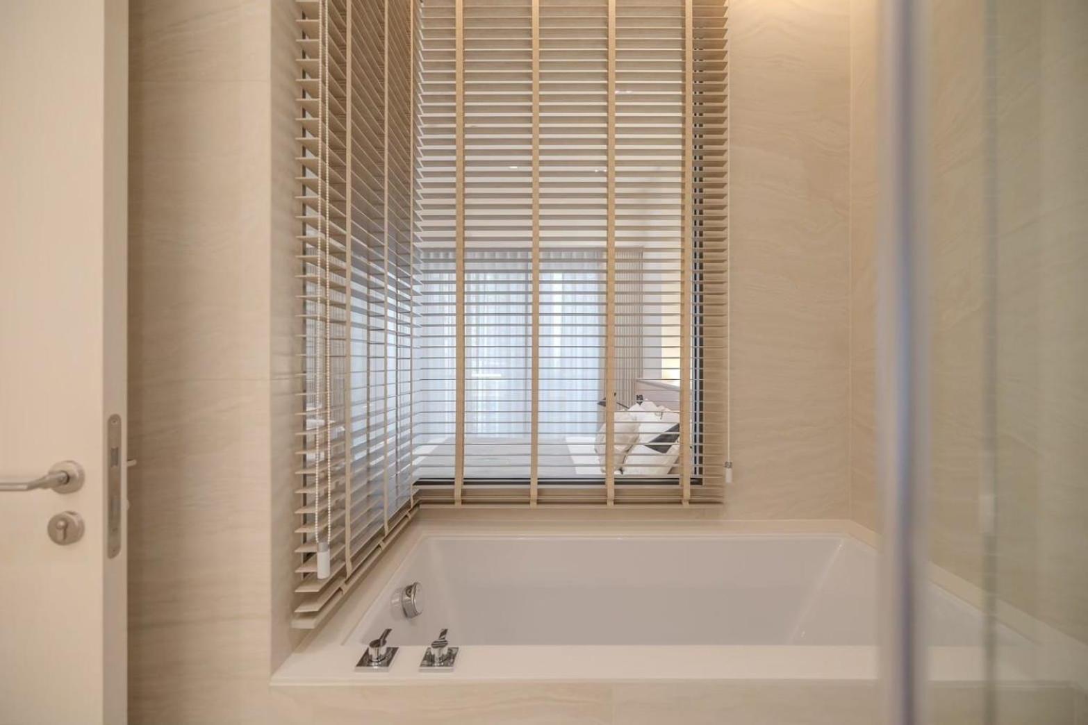 Thonglor Luxury Large 2 Bedrooms Mini Golf Sky Pool