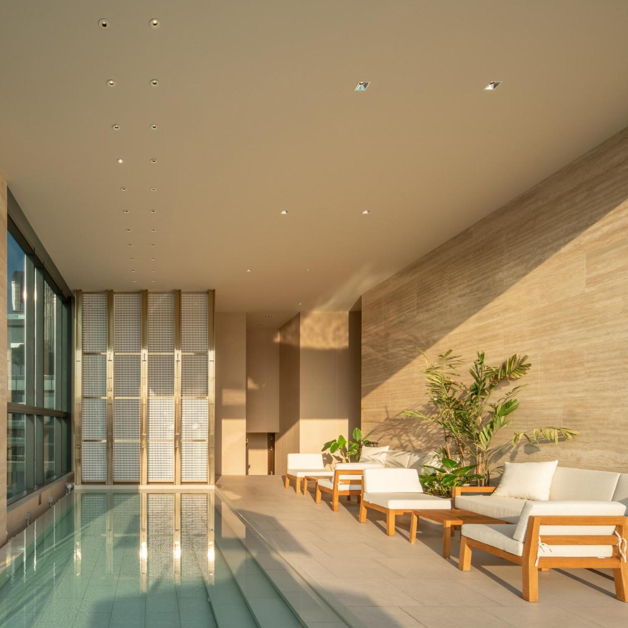 Thonglor Luxury Large 2 Bedrooms Mini Golf Sky Pool Apartment Bangkok
