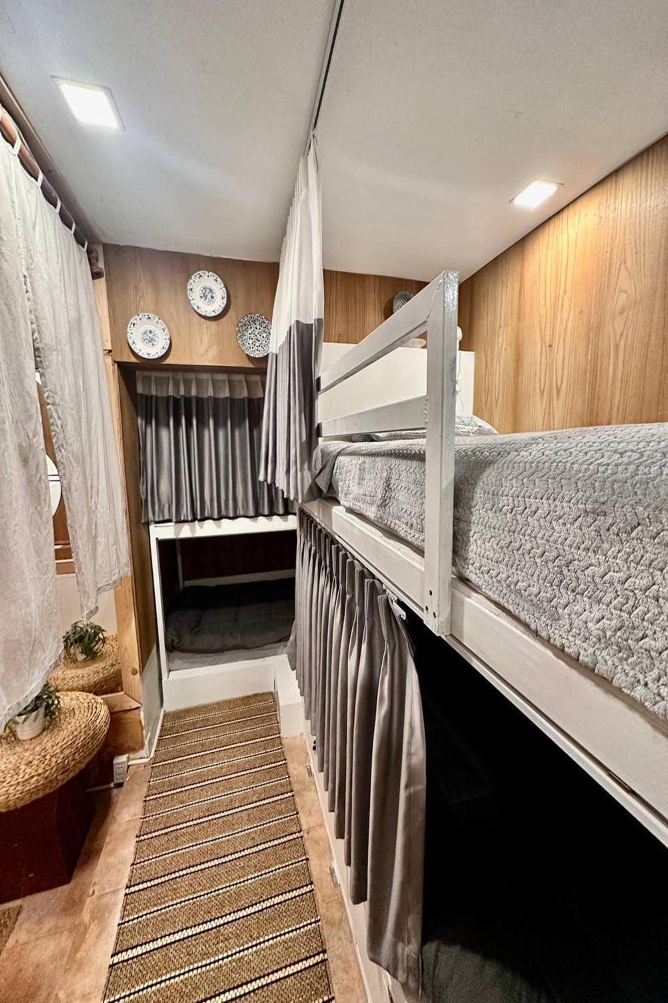 Asrama Blu Ari Stylish Gay Poshtel *