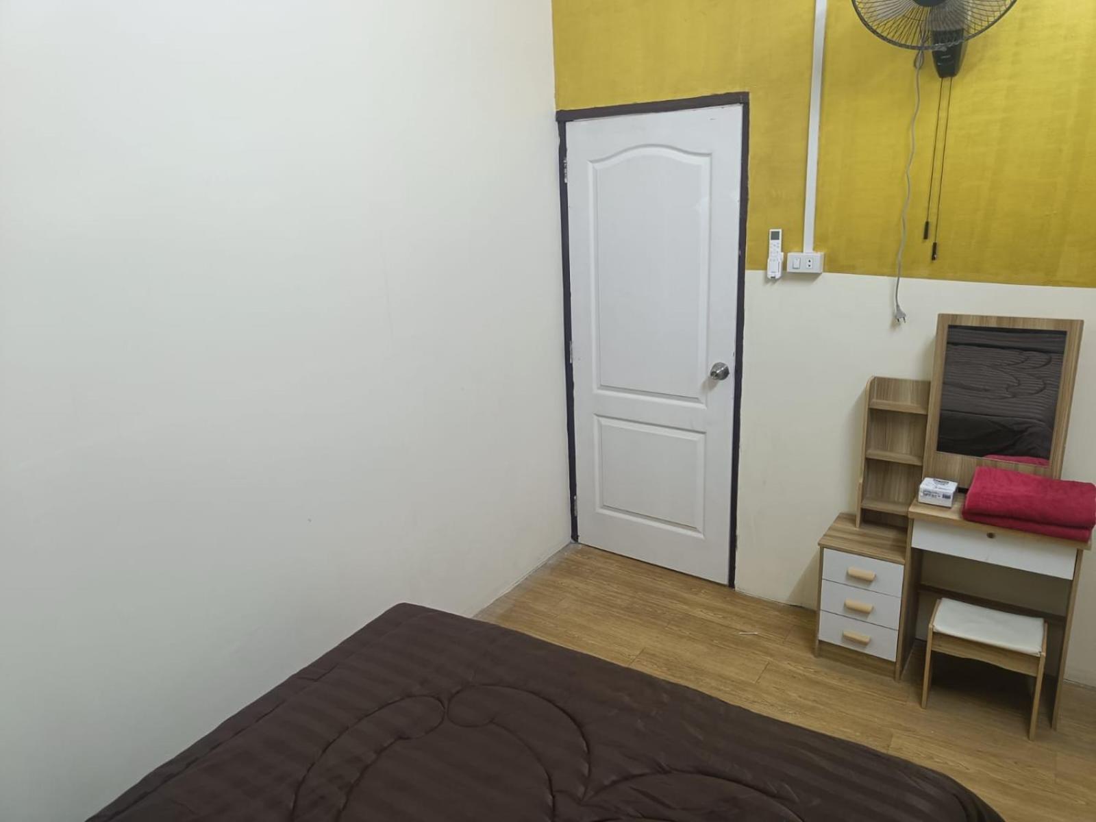 The House 2 Hostel *