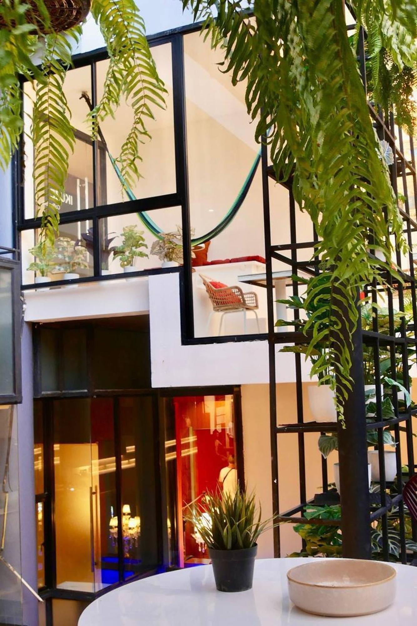 Asrama Blu Ari Stylish Gay Poshtel Bangkok
