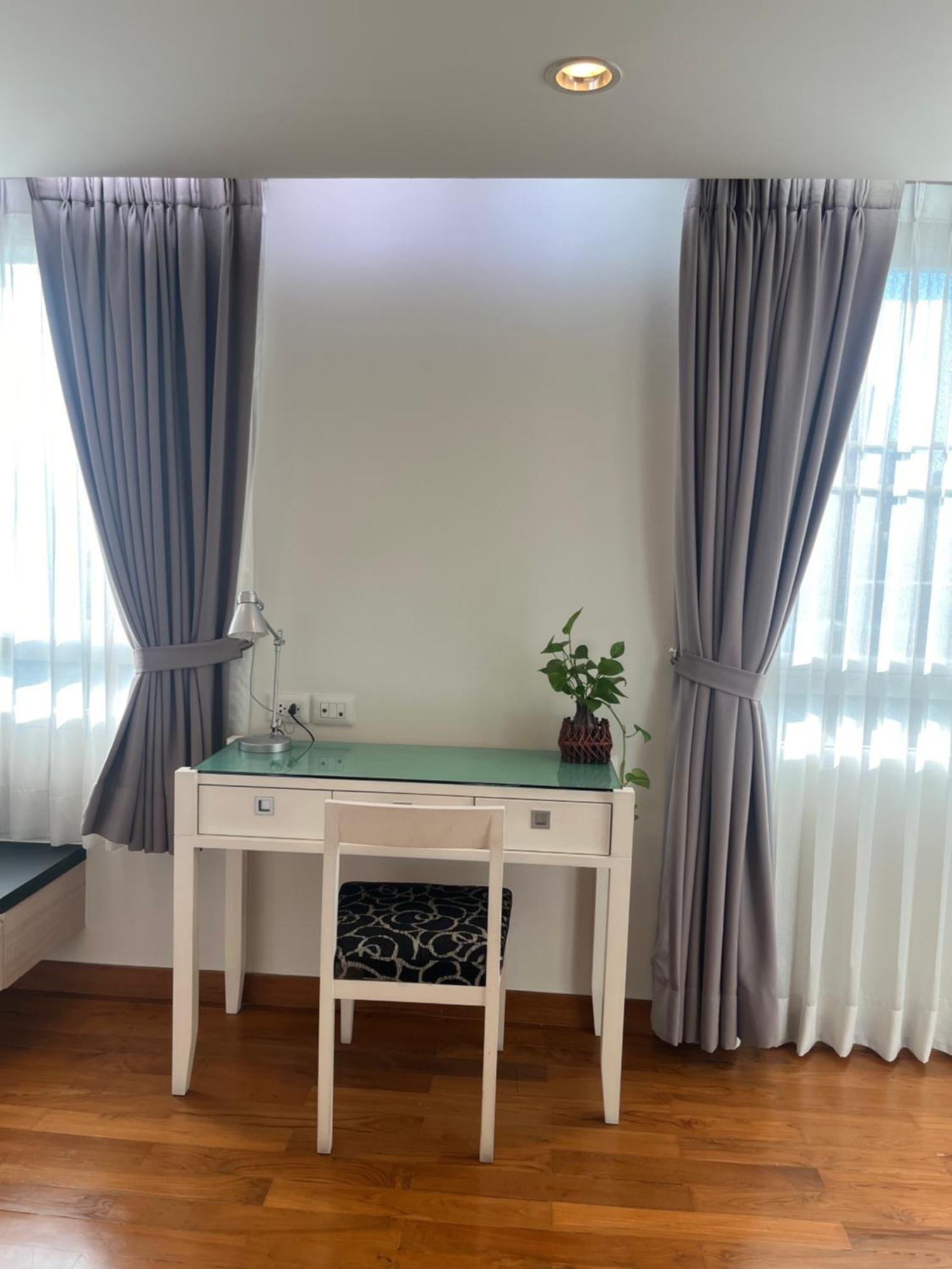 Spacious Bedroom- 2 Mins From Train Station Bangkok