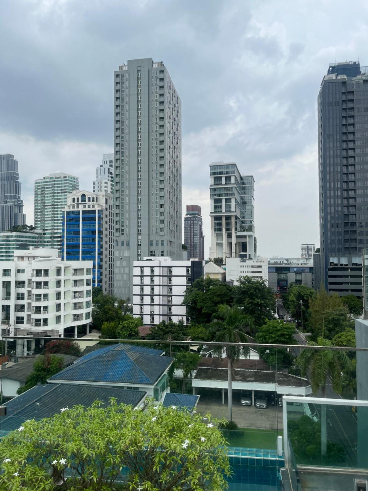 Apartment Spacious Bedroom- 2 Mins From Train Station Bangkok