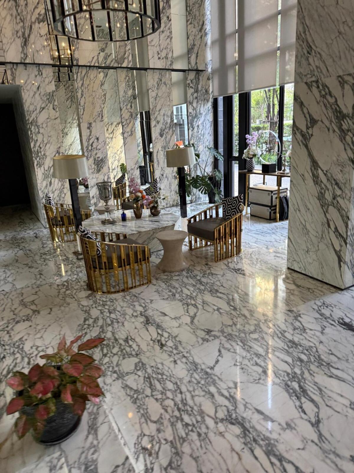 Apartment Luxury 1-bedroom Luxury With Pool, Gym, Sky View, King Bed, Near Bts Station, Location