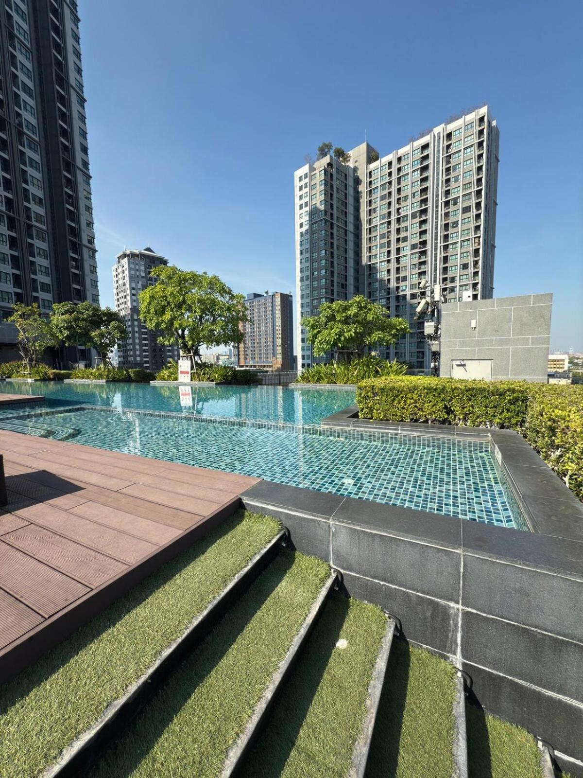Luxury 1-bedroom Luxury With Pool, Gym, Sky View, King Bed, Near Bts Station, Location * Bangkok