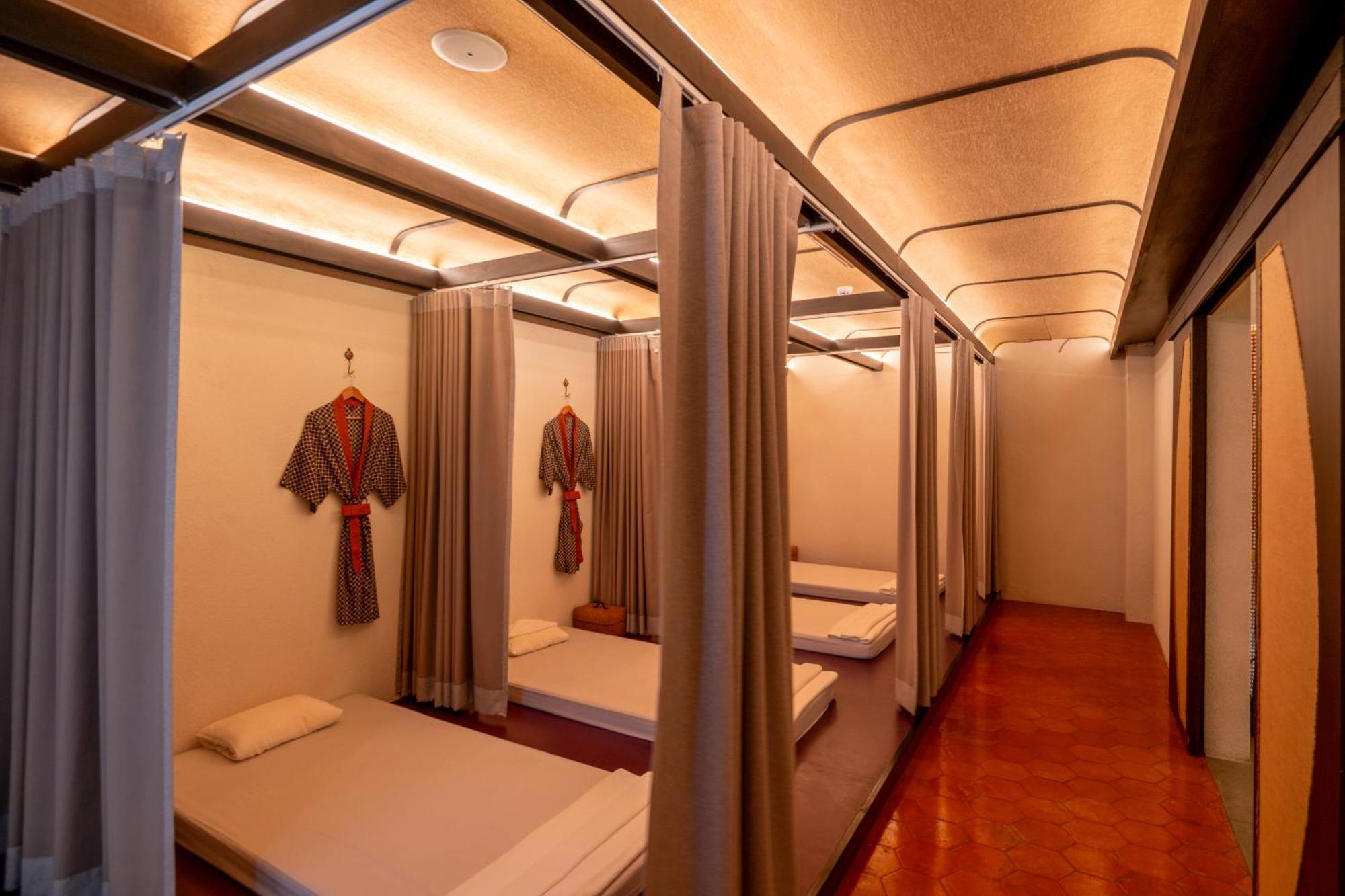 Chi Art Series Hotel 4*