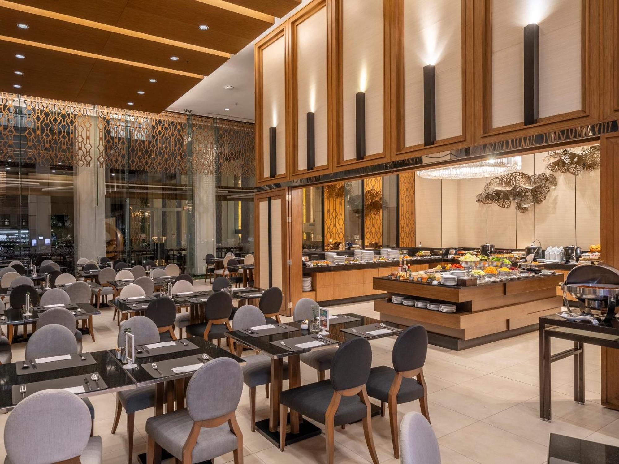 Grande Centre Point Ploenchit Hotel 5*