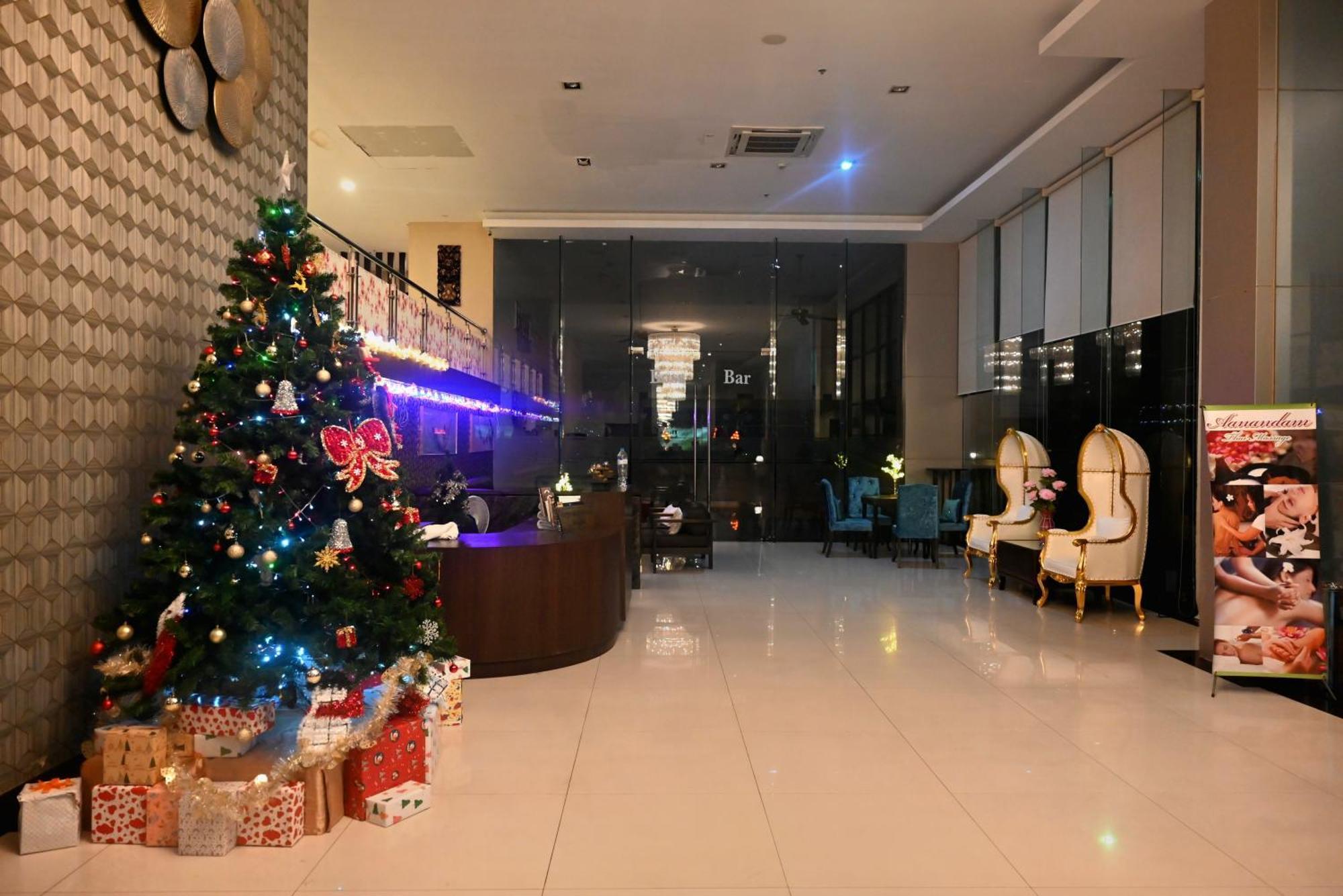 Hotel Boss Nana 4*