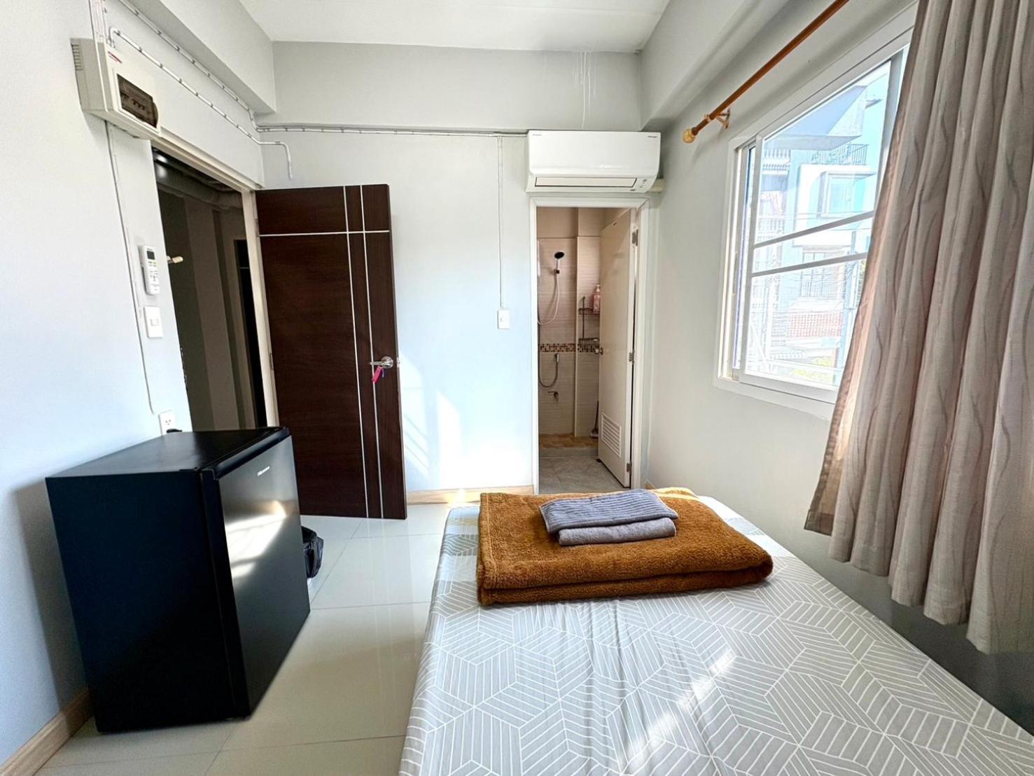 Apartment 808