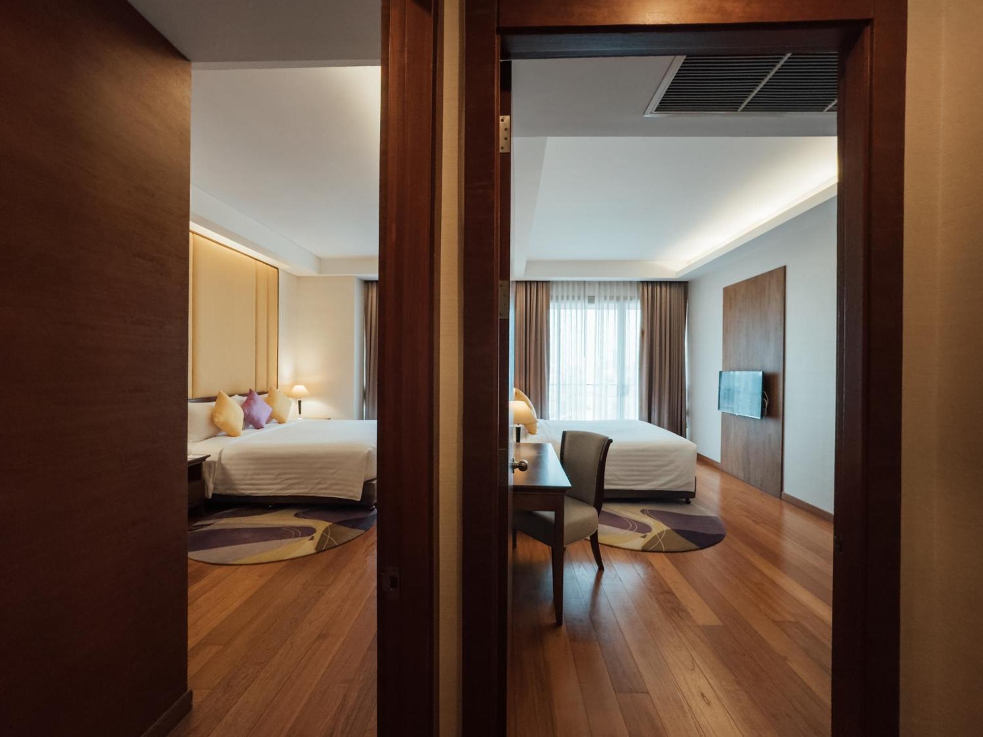 Column Aparthotel 4*