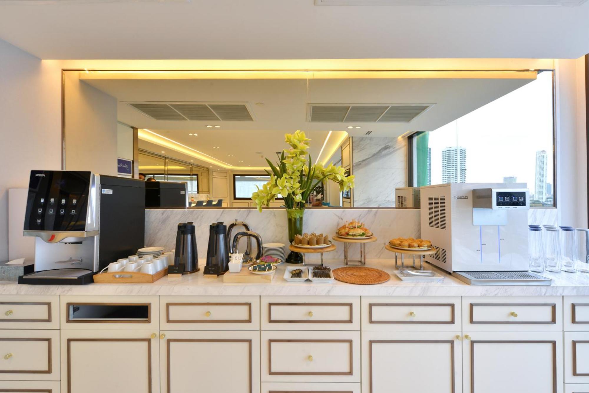 Hotel Centre Point Silom - Newly Renovated 4*