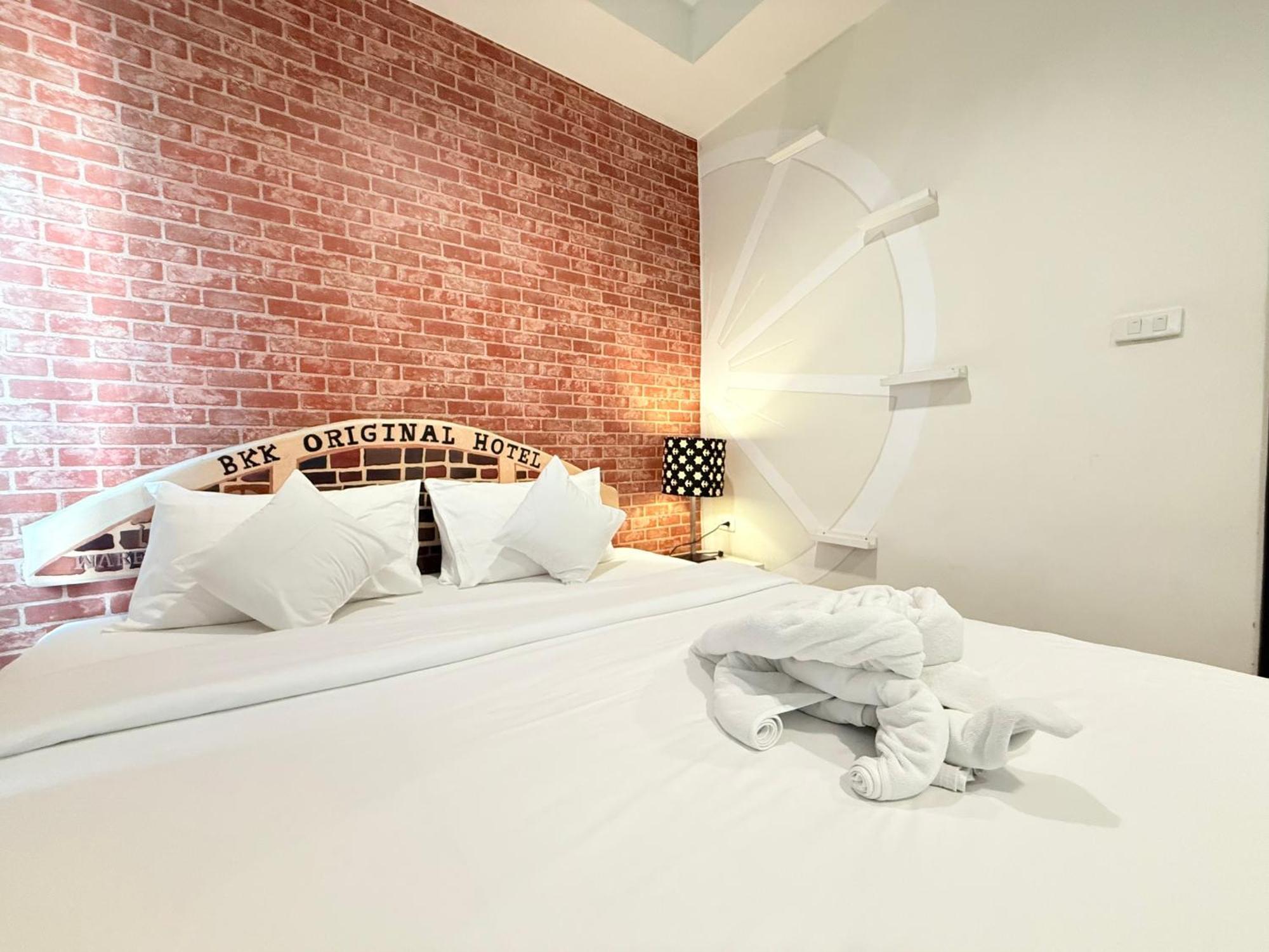 River Loka 3* Bangkok