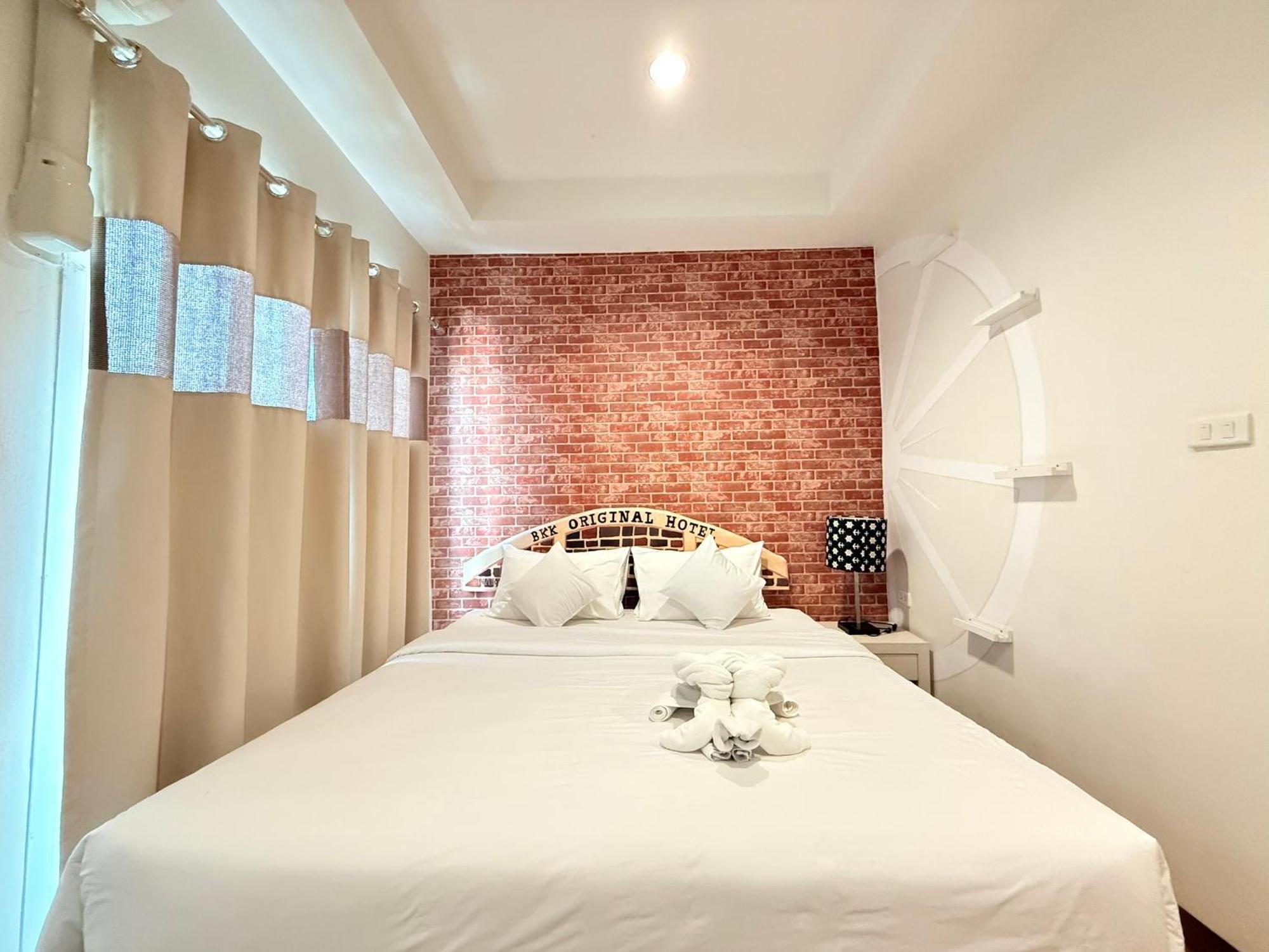 River Loka Hotel