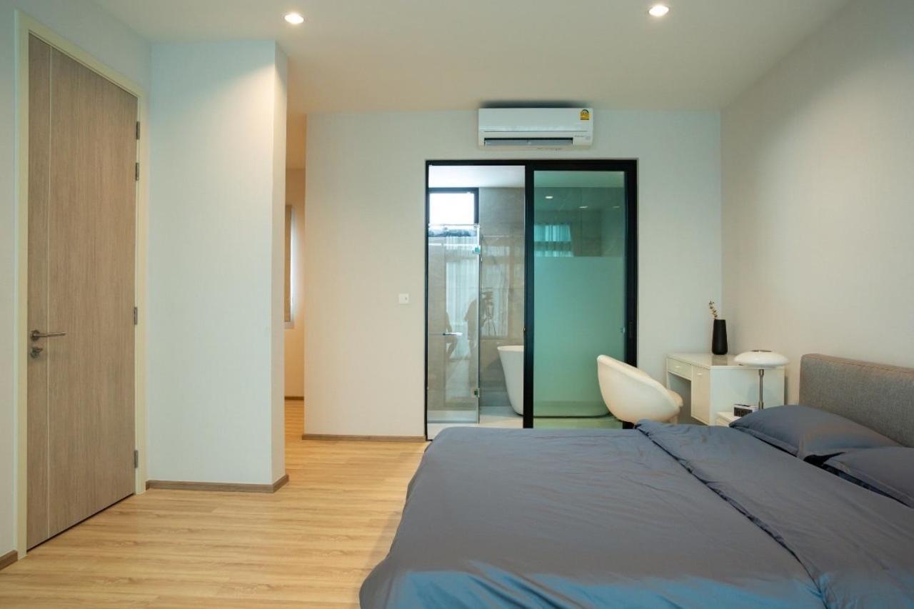 3 Bedroom 3 Bathroom, Luxury Home, Near Ekkamai * Bangkok