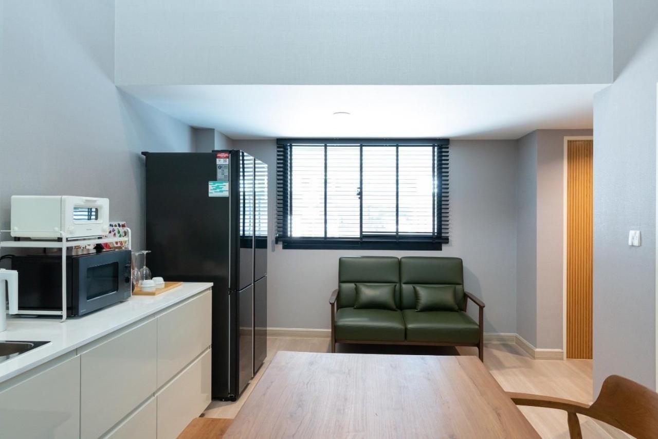3 Bedroom 3 Bathroom, Luxury Home, Near Ekkamai Apartment