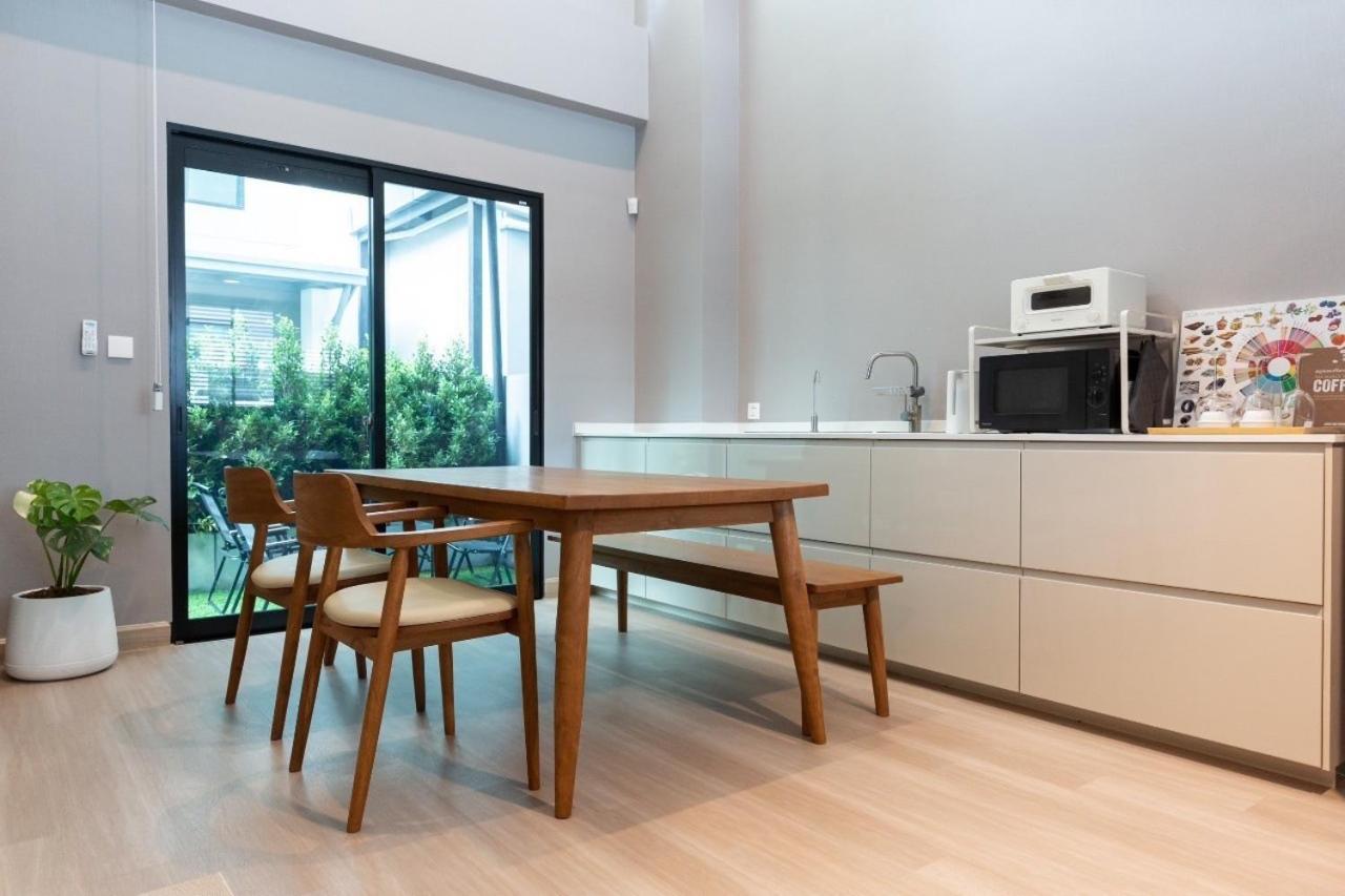 3 Bedroom 3 Bathroom, Luxury Home, Near Ekkamai Bangkok