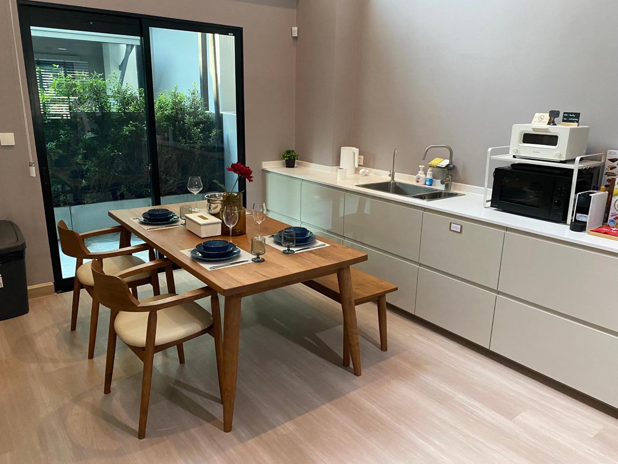 3 Bedroom 3 Bathroom, Luxury Home, Near Ekkamai Bangkok