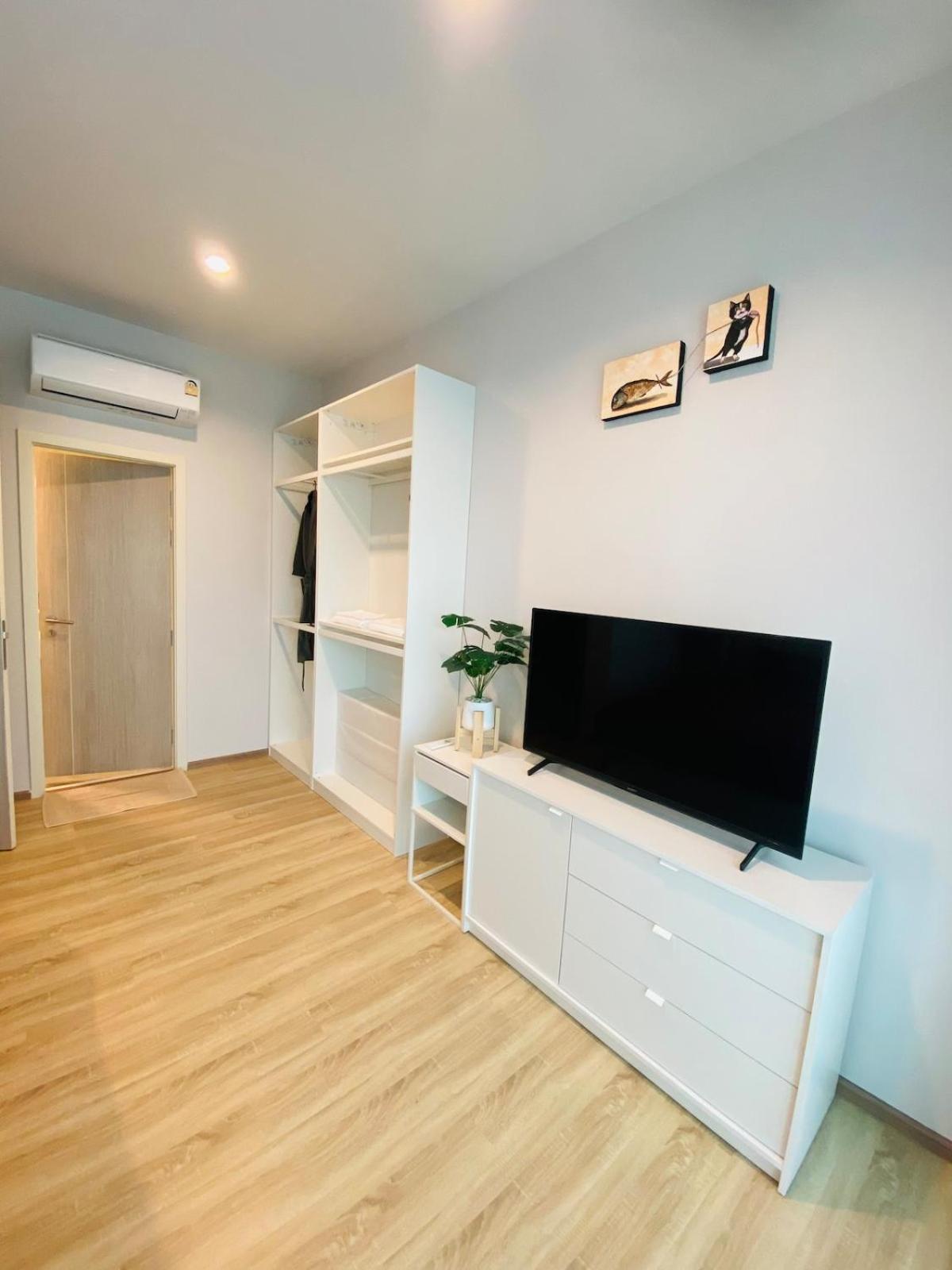 3 Bedroom 3 Bathroom, Luxury Home, Near Ekkamai