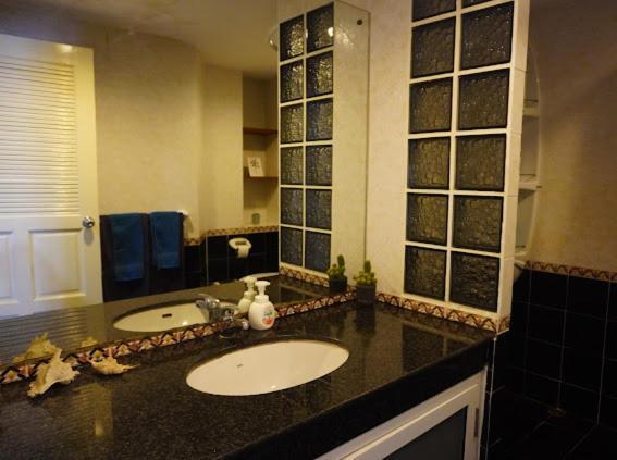Young Place Apartment *