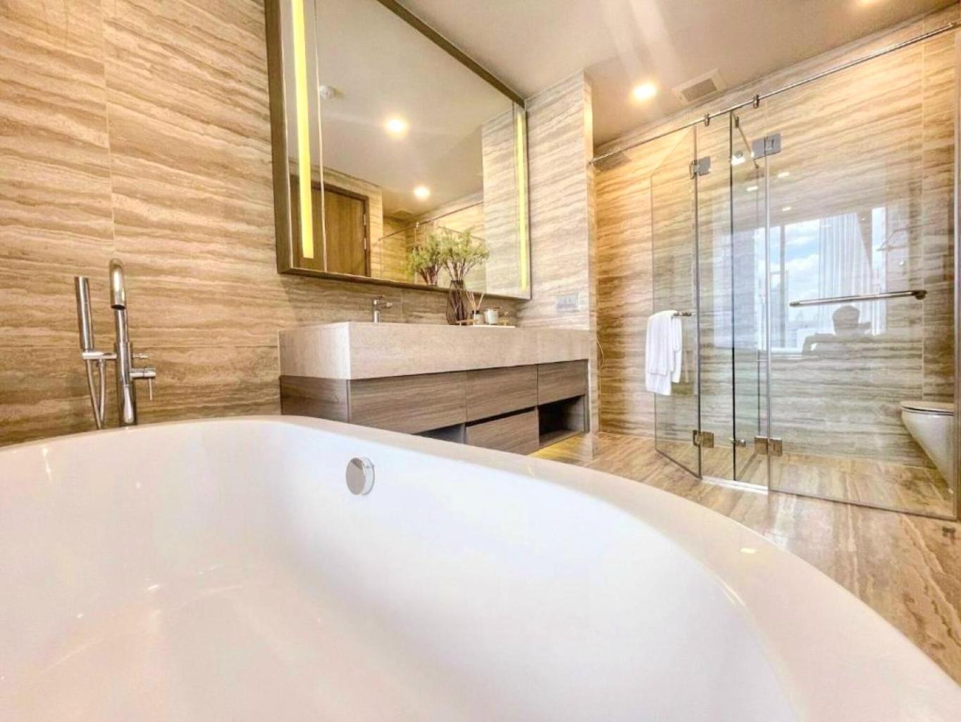 Luxury Sukhumvit Asoke Nana 65 Sqm Sleeps 4 Apartment