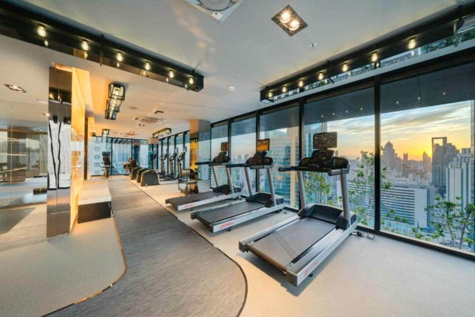 Luxury Sukhumvit Asoke Nana 65 Sqm Sleeps 4 *