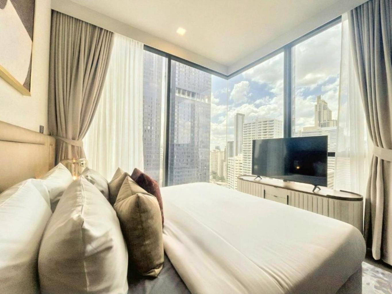 Luxury Sukhumvit Asoke Nana 65 Sqm Sleeps 4 Apartment Bangkok