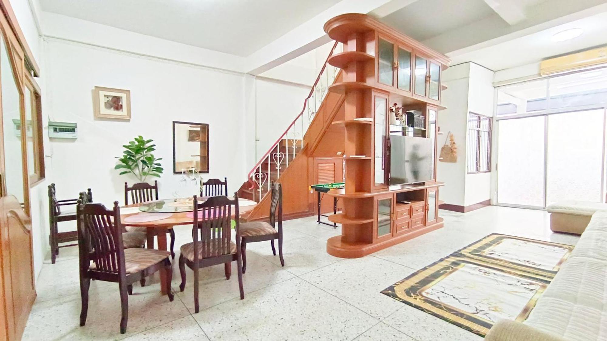 Entire House For 16 People - Walking Distance From Bts Onnut Rumah percutian Bangkok