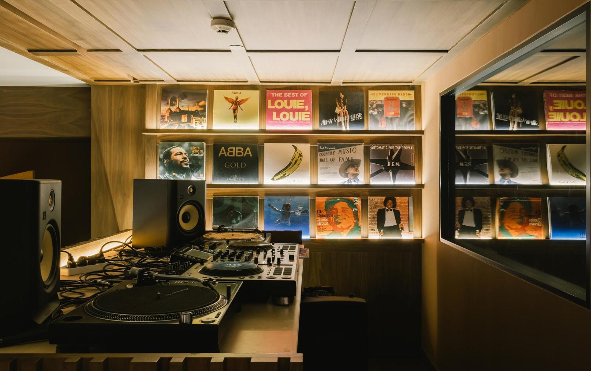 Public House Bangkok, A Member Of Design Hotel