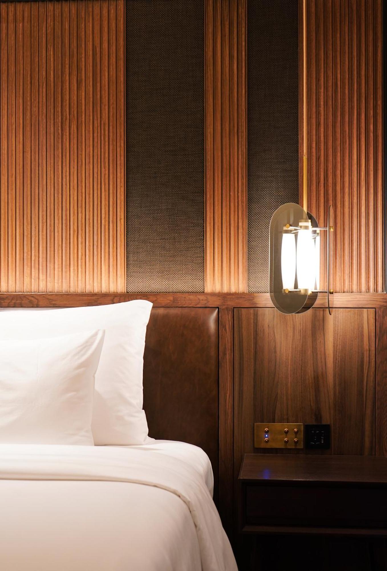 Public House Bangkok, A Member Of Design Bangkok