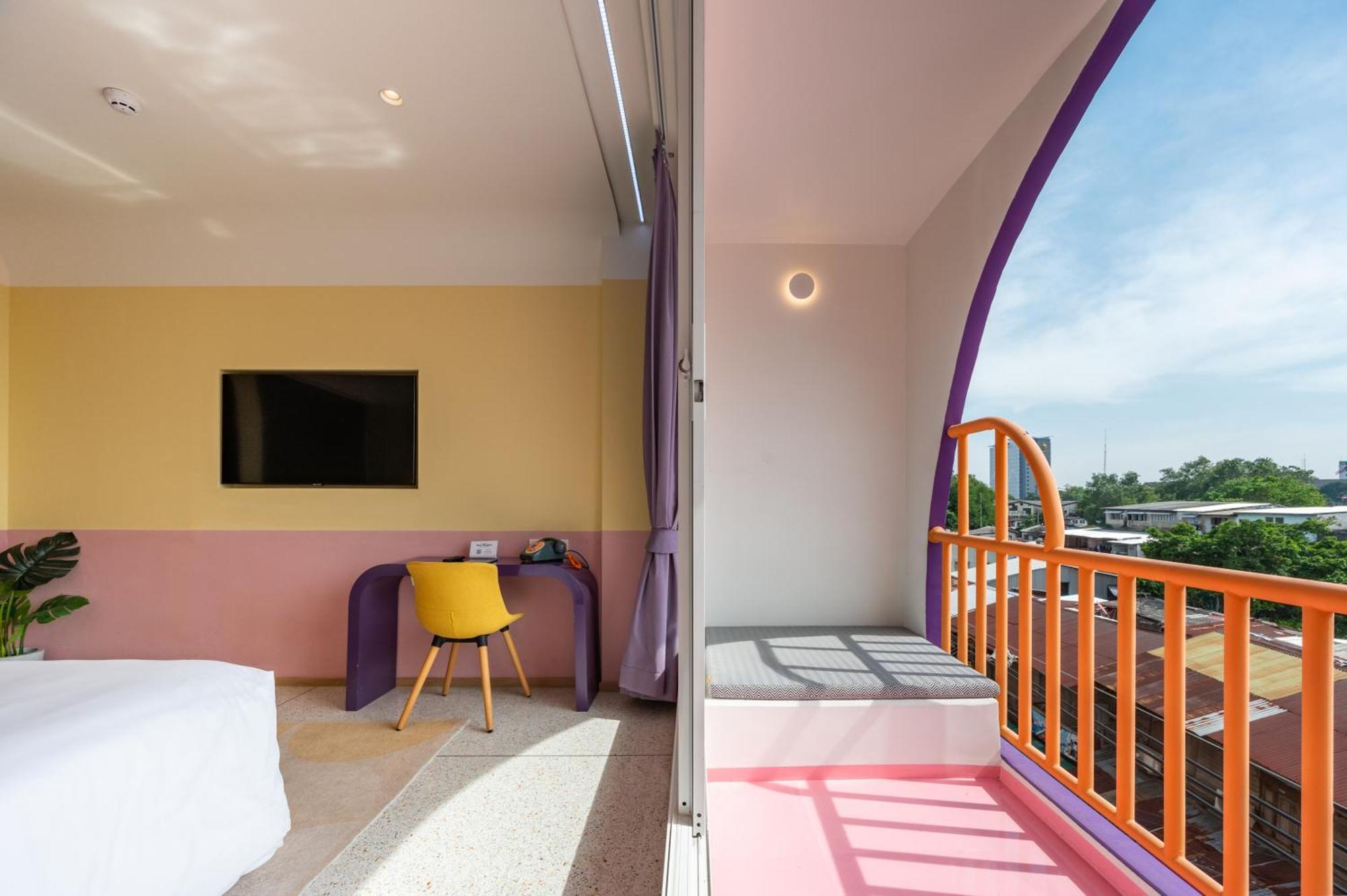 Chi Art Series Hotel 4*