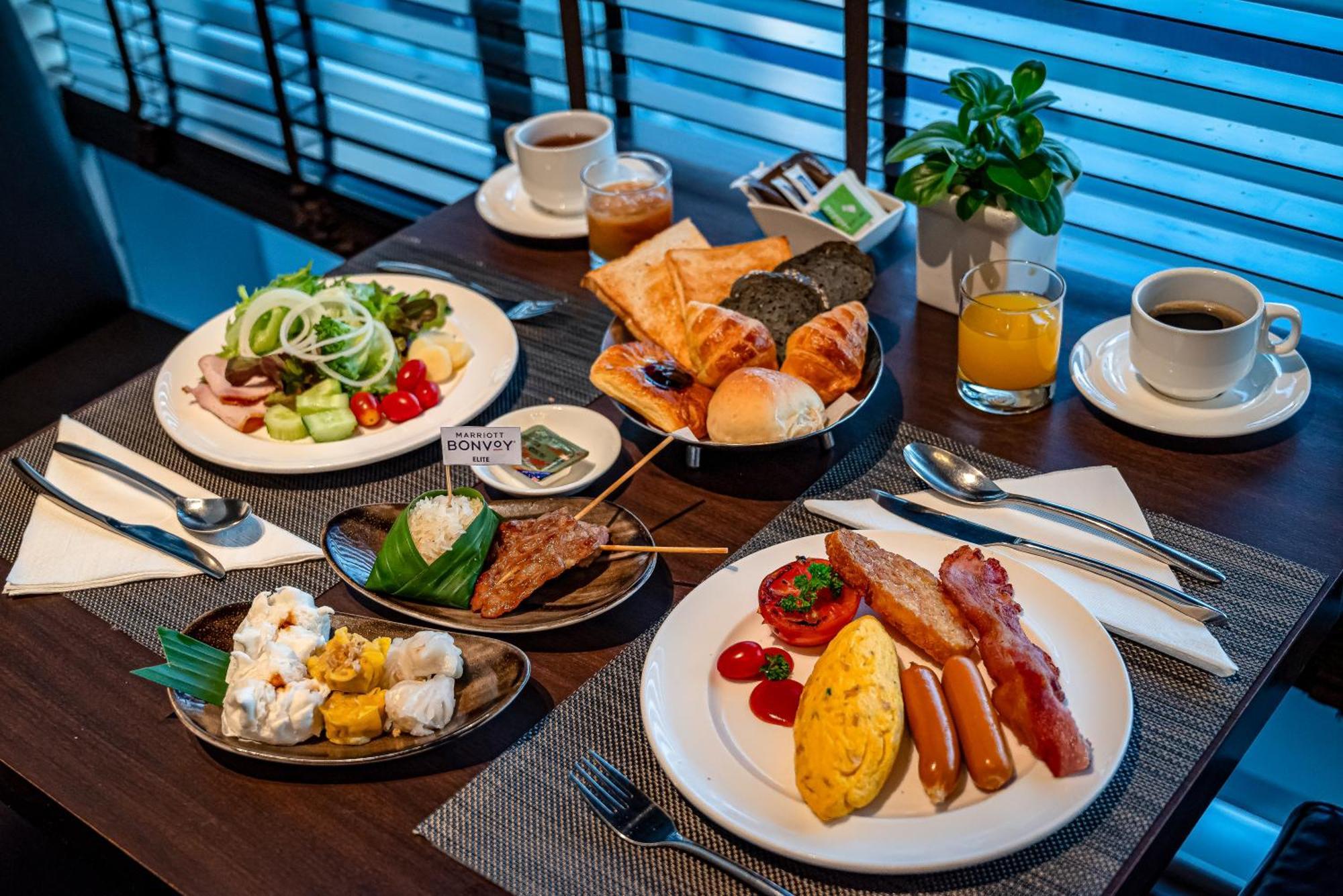 Novotel Ploenchit Sukhumvit - Sha Extra Hotel 4*