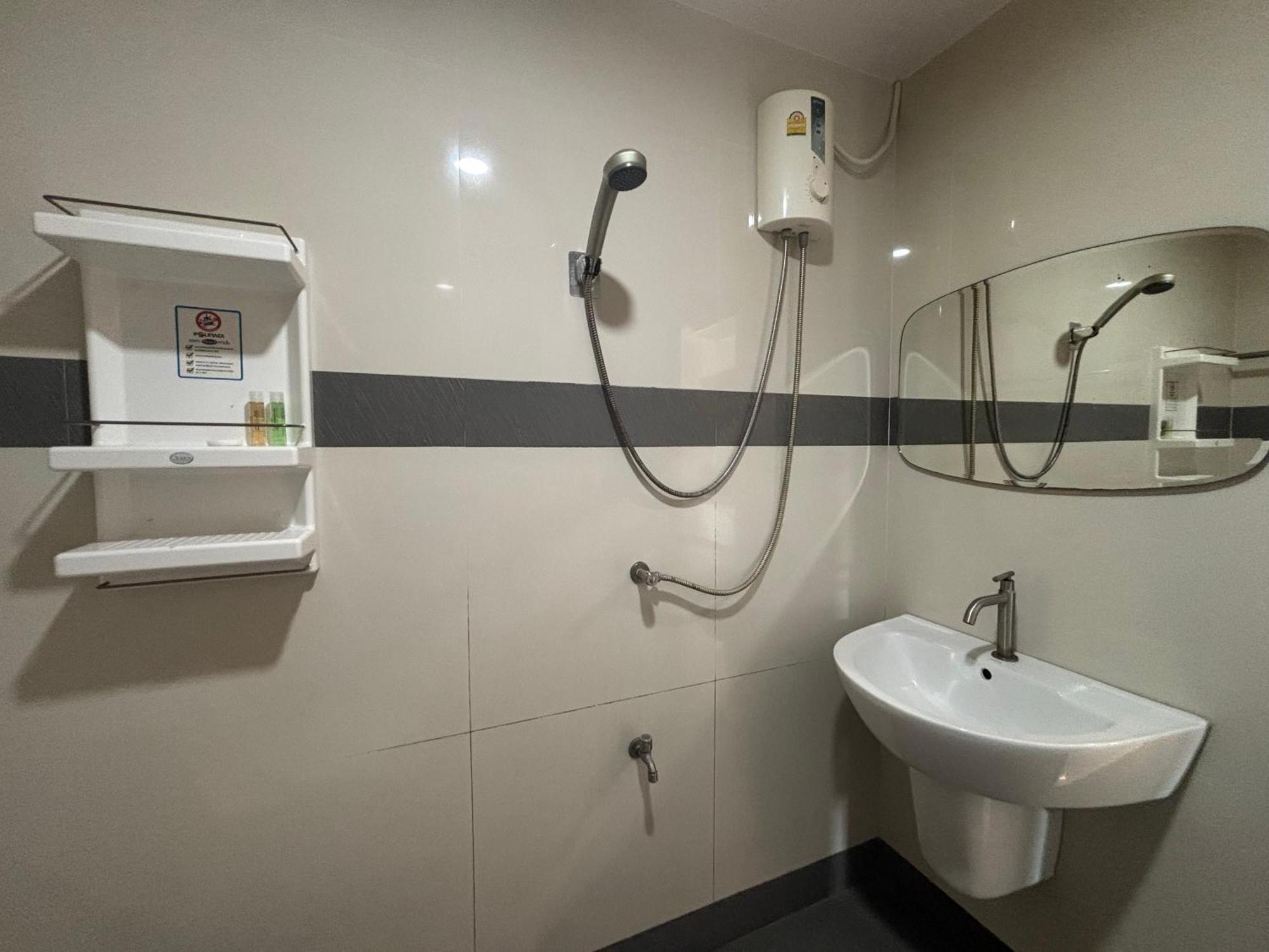 Ree- Riverside,rama 3 Hotel
