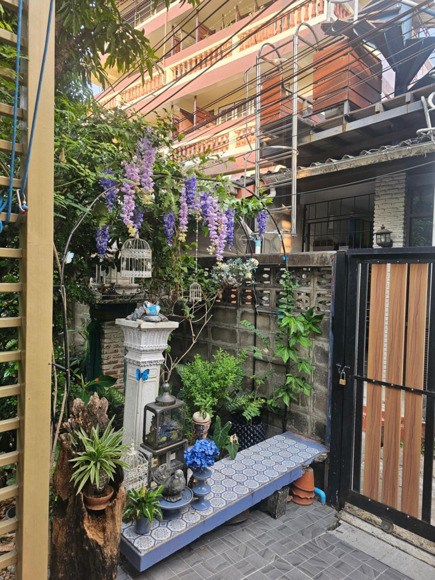 Hiddenmoon Chalet Bangkok