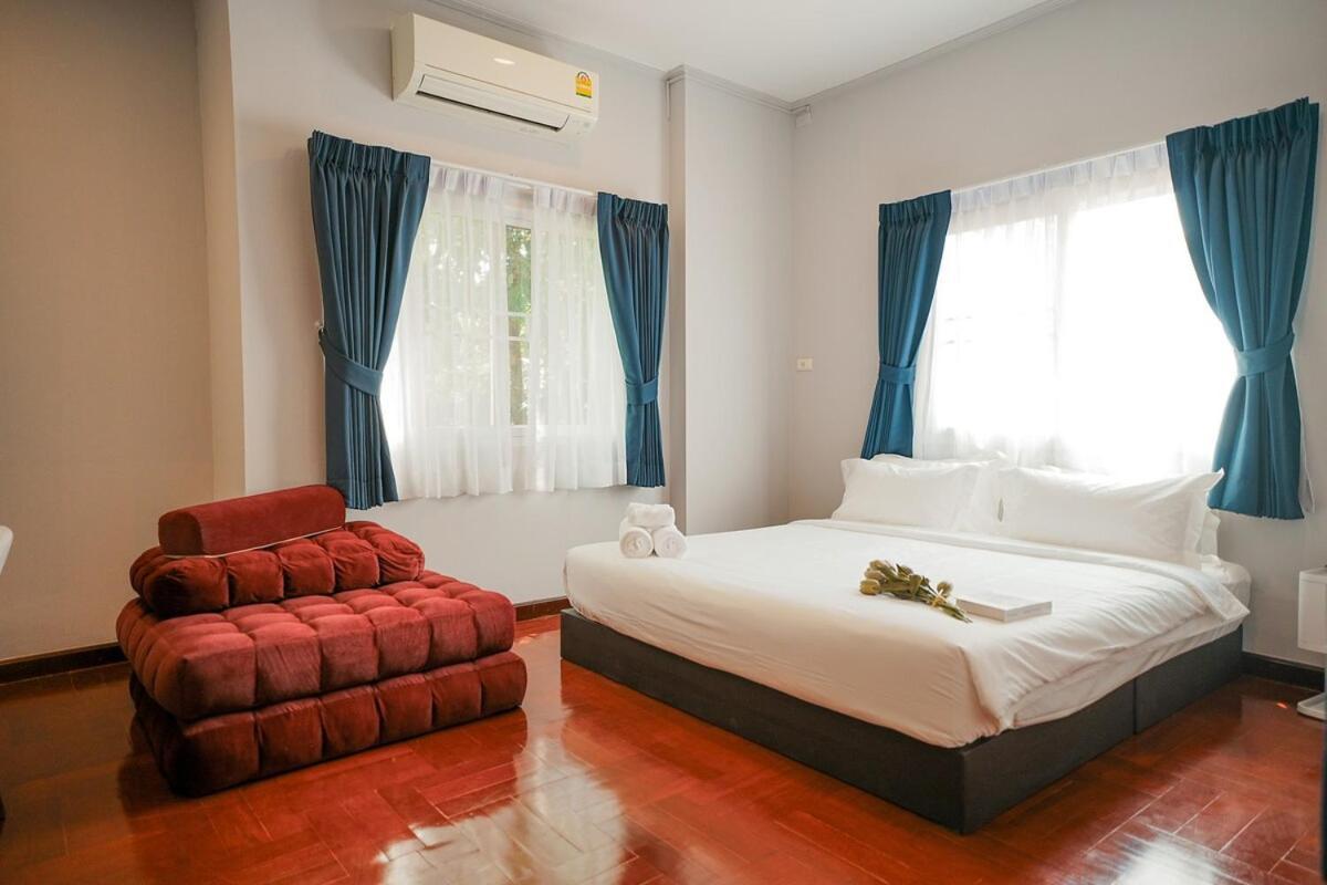 906 Center Single Pool Bts Asok 5 Bedrooms 6 Bathrooms Villa Bangkok